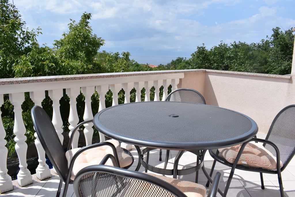 Apartments Green Oasis Malinska Exterior photo