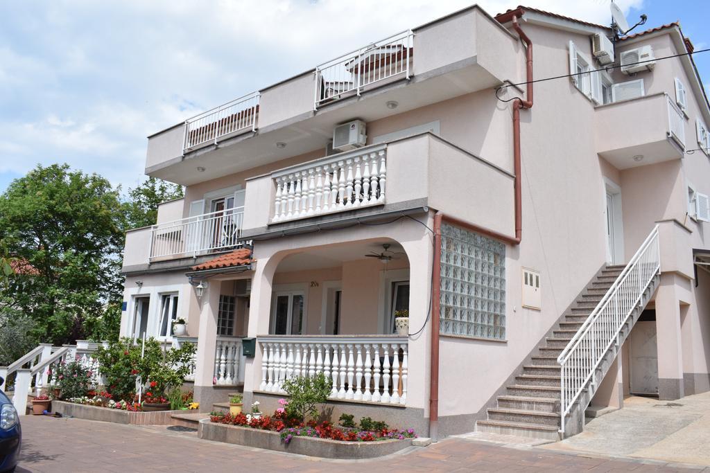 Apartments Green Oasis Malinska Exterior photo