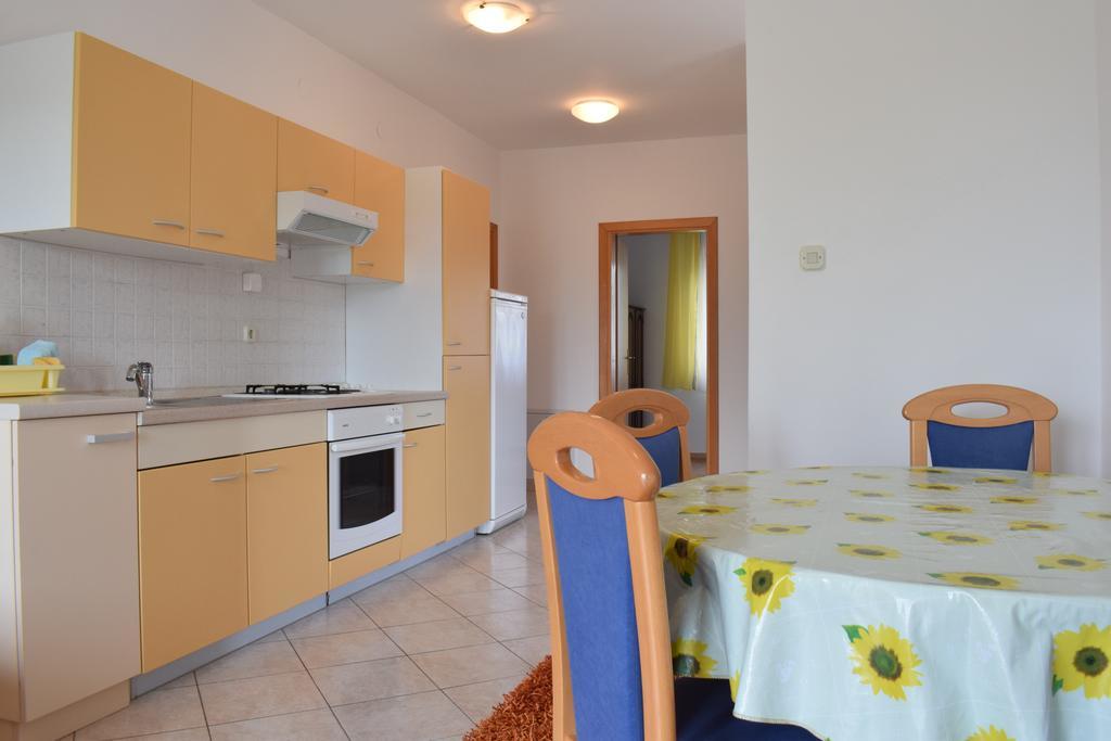 Apartments Green Oasis Malinska Exterior photo