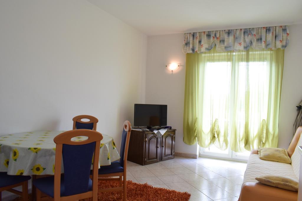 Apartments Green Oasis Malinska Exterior photo